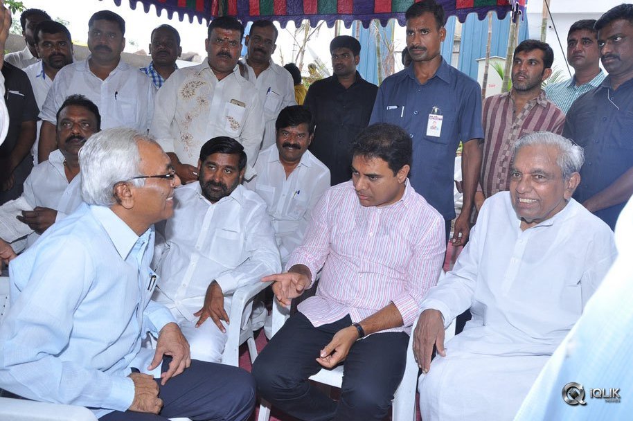 Celebs-Pay-Condolences-to-C-Narayana-Reddy